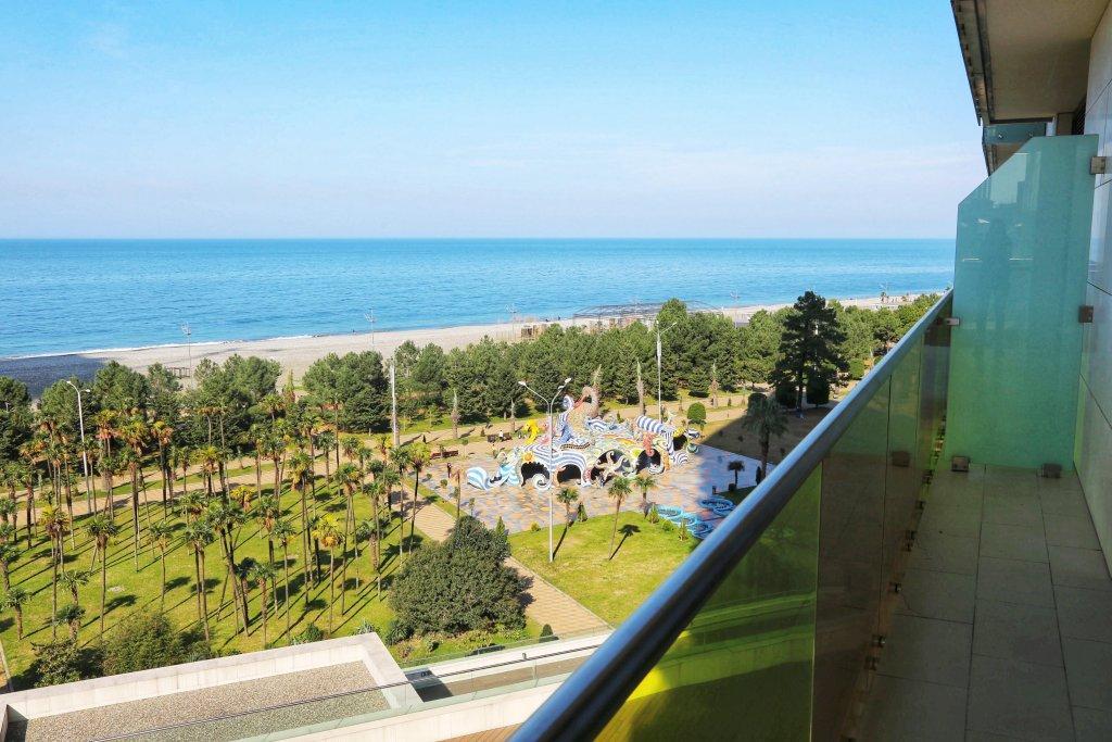 Bellevue Residence Suites Батуми Екстериор снимка