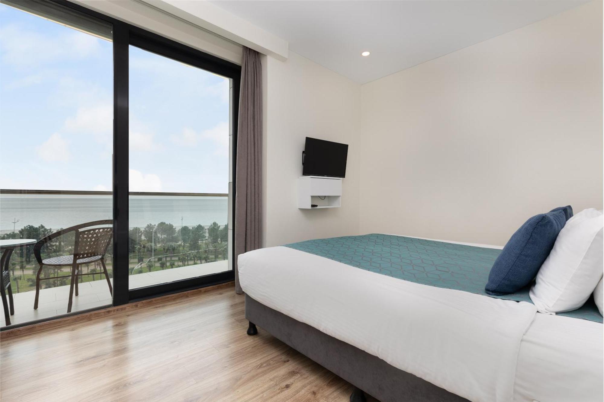 Bellevue Residence Suites Батуми Екстериор снимка